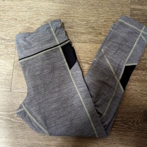 Lululemon heathered gray and black crop legging